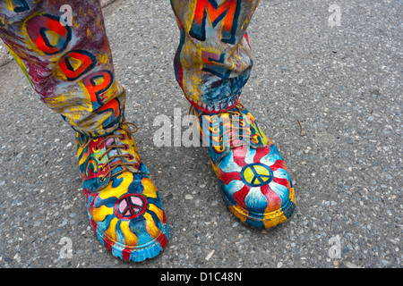 New York City Stiefel 15. Dezember 2012 Anti-corporate-Bail-out Demonstrant in seinem psychedelisch © Stacy Walsh Rosenstock/Alamy Stockfoto