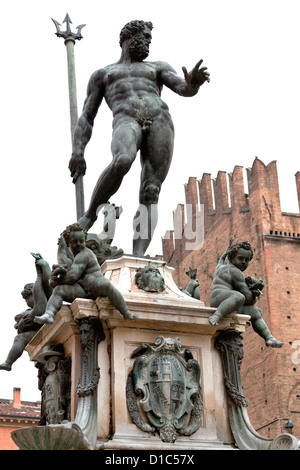 Brunnen von Neptun in Bologna, Italien mit weißem Hintergrund Stockfoto