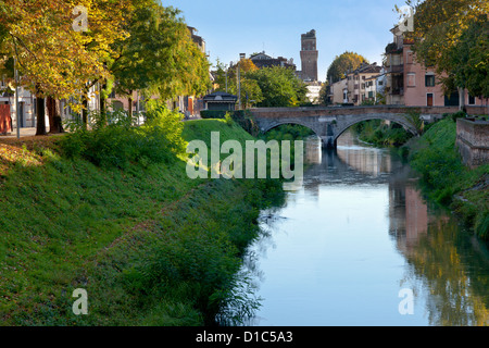 Blick auf Brücke Fluss Brenta in der Stadt Padua, Italien Stockfoto
