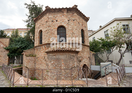 Antike arianischen Baptisterium an über d'ariani in Ravenna, Italien Stockfoto