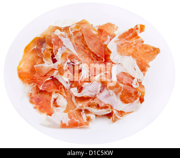 Prosciutto di Parma auf Platte isoliert auf weißem Hintergrund Stockfoto