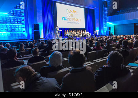 Paris, Frankreich, Französisches öffentliches Treffen, zukünftiges Projekt Extensioin of Paris, Grand Paris, Politikerdebatte, Diskussion der Gemeinschaft Stockfoto