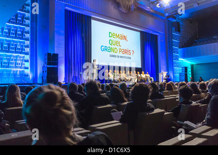 Paris, Frankreich, Politik, Französisches öffentliches Treffen, zukünftiges Projekt Extensioin of Paris, Grand Paris, Podiumsredner bei Rede, Politikerdebatte Stockfoto