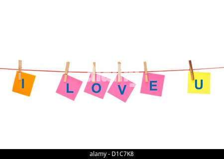 Bunte stellt fest mit Aufschrift 'Ich liebe dich' hängenden auf Pins Stockfoto
