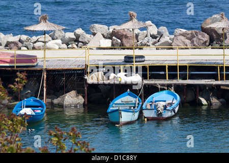 Traditionelle Fischerboote im Hafen von Nessebar, Bulgarien Stockfoto