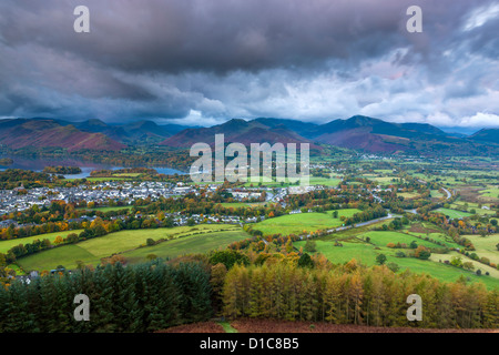 Blick über Tal Borrowdale aus Latrigg Gipfel in Richtung Westen, Lake District National Park. Stockfoto