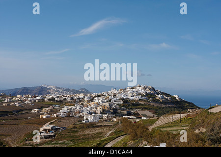 Ansicht von Pyrgos Kallistis vom Berg Profitis Ilias, Santorini, Griechenland Stockfoto