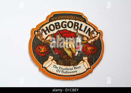 Bierdeckel Wychwood Brewery Hobgoblin die inoffizielle Bier von Halloween isoliert auf weißem Hintergrund Stockfoto