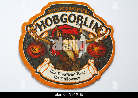 Bierdeckel Wychwood Brewery Hobgoblin die inoffizielle Bier von Halloween isoliert auf weißem Hintergrund Stockfoto