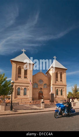 Basilika San Albino, Biker, auf Mesilla Plaza in Stadt von Mesilla in der Nähe von Las Cruces, New Mexico, USA Stockfoto