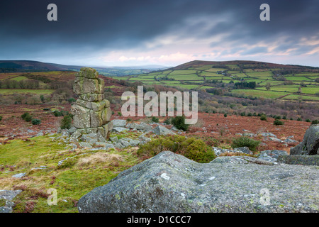 Bowerman die Nase auf Hayne Down, mit Blick auf die hügelige Landschaft, Dartmoor Nationalpark. Stockfoto