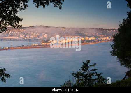 Blick vom South West Coast Path über das Dorf Shaldon nach Teignmouth an der Mündung des Flusses Teign. Stockfoto