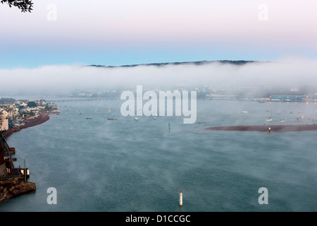 Blick vom South West Coast Path über das Dorf Shaldon nach Teignmouth an der Mündung des Flusses Teign. Stockfoto