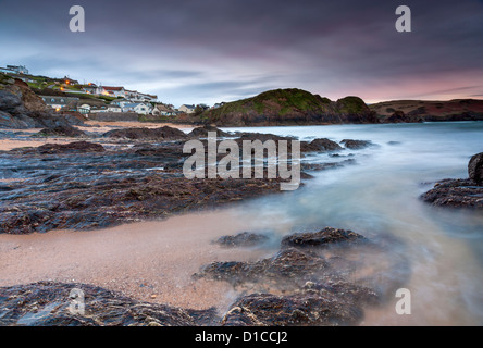 Ankommenden Wellen am Strand, Hope Cove, South Hams, Devon, England, Vereinigtes Königreich, Europa. Stockfoto