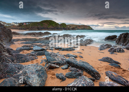 Ankommenden Wellen am Strand, Hope Cove, South Hams, Devon, England, Vereinigtes Königreich, Europa. Stockfoto