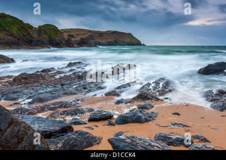 Ankommenden Wellen am Strand, Hope Cove, South Hams, Devon, England, Vereinigtes Königreich, Europa. Stockfoto