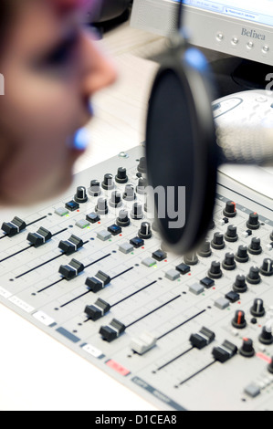 Radio-Lautsprecher mit Mischpult Stockfoto