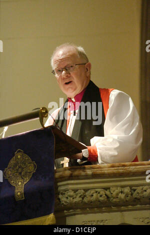 Armagh, Nordirland, Vereinigtes Königreich. 15. Dezember 2012. Richard Clarke, Erzbischof von Armagh während seiner Inthronisation als Erzbischof von Armagh. St. Patricks Kathedrale, Armagh, Nordirland 15. Dezember 2012 CREDIT: LiamMcArdle.com/ Alamy Live-Nachrichten Stockfoto