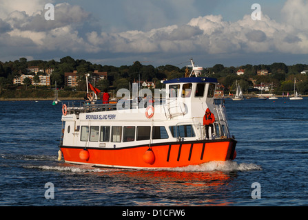 Brownsea Island Fähre bringt Passagiere von Poole auf Brownsea Island, Hafen von Poole, Dorset, England, UK Stockfoto