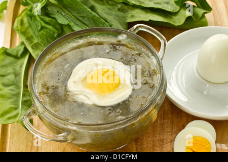 Suppe mit Sauerampfer Stockfoto