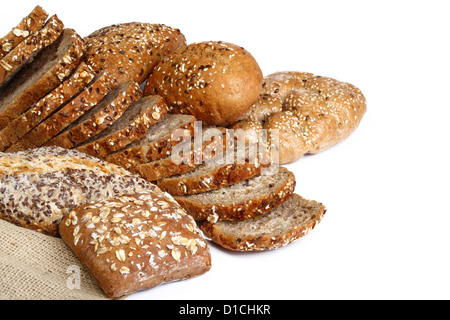 verschiedene Sorten Brot auf weißem Hintergrund Stockfoto
