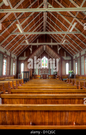 Kulturellen Synkretismus. Dekoriert, Decke und Dachsparren unterstützt mit Maori Motive, anglikanische Kirche St. Marien, Tikitiki, New Zealand. Stockfoto