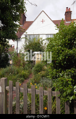 Arts And Crafts Stil Häuser in Letchworth, die weltweit erste Gartenstadt von Ebenezer Howard entworfen. Hertfordshire, UK Stockfoto