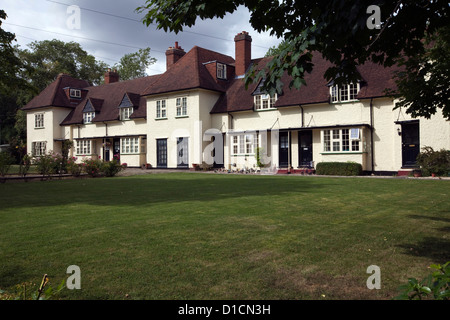 Arts And Crafts Stil Häuser in Letchworth, die weltweit erste Gartenstadt von Ebenezer Howard entworfen. Hertfordshire, UK Stockfoto