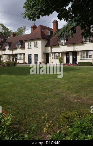 Arts And Crafts Stil Häuser in Letchworth, die weltweit erste Gartenstadt von Ebenezer Howard entworfen. Hertfordshire, UK Stockfoto