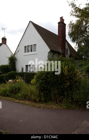 Arts And Crafts Stil Häuser in Letchworth, die weltweit erste Gartenstadt von Ebenezer Howard entworfen. Hertfordshire, UK Stockfoto