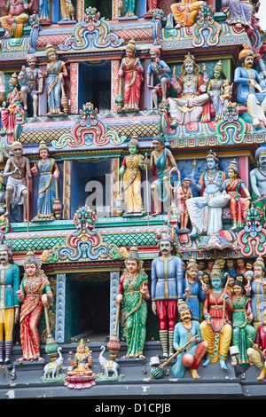 Fragment der Dekorationen der Hindu-Tempel Sri Mariamman in Singapur Stockfoto