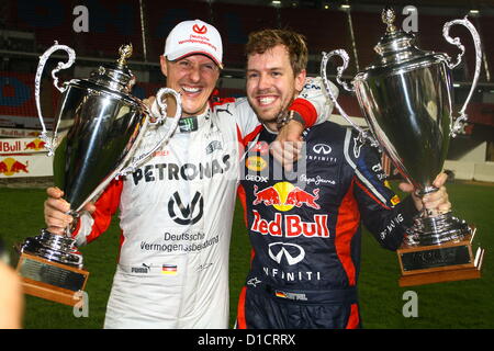 15.12.2012. Bangkok, THAILAND; Michael Schumacher und Sebastian Vettel stürmte auf ihrer sechsten aufeinanderfolgenden ROC Nations Cup-Titel für Team Germany. Das deutsche Duo besiegte Team France Romain Grosjean und Sébastien Ogier von zwei Läufen auf Null in das Finale. All Stars Team (Jorge Lorenzo und Tom Kristensen) und Team Australien (Jamie Whincup und Mick Doohan) erreichte das Halbfinale. Stockfoto