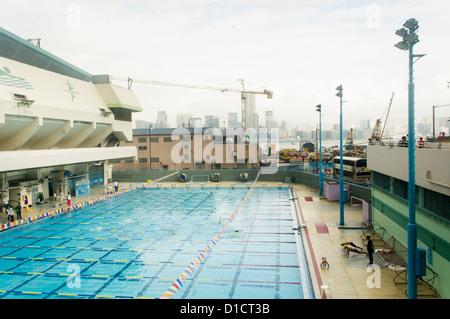 Öffentliches Schwimmbad in Wanchai Sport Zentrum von Hongkong. Stockfoto