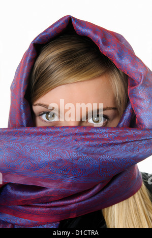 Blondes Modell mit einem Schleier, Mideastern Stil Stockfoto