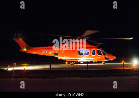 Ein ORNGE Flugrettung kommt auf dem Hubschrauberlandeplatz am Sunnybrook regionalen Traumazentrum in Toronto. Stockfoto