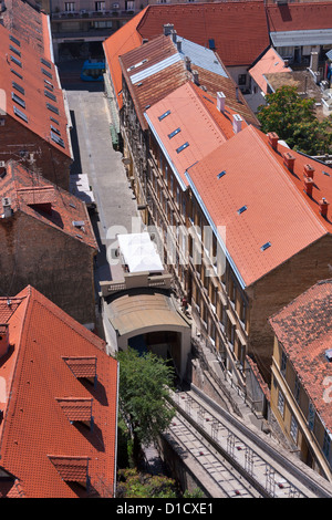 Standseilbahn Straße in Zagreb, Kroatien. Es ist eines der kürzesten Seilbahnen der Welt; die Länge der Strecke ist 66 Meter. Stockfoto