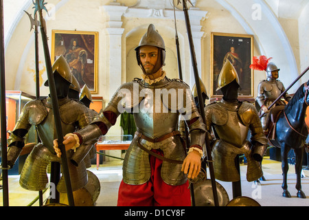 Valletta Knight' Rüstung an Großmeister Palast-Museum Stockfoto