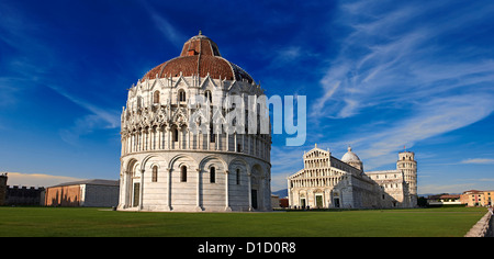 Panoramablick Außenansicht des Bapristry und Dom von Pisa, Italien Stockfoto