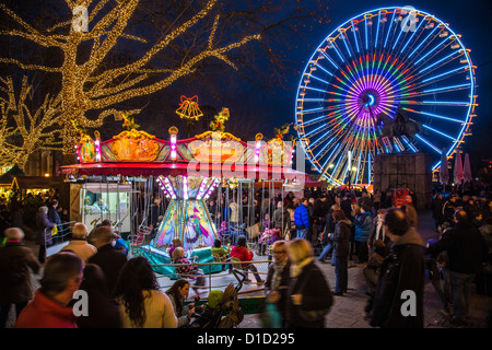 Volle Innenstadt, shopping street Weihnachts-shopping Wochenende. Masse des Volkes, Weihnachtsbeleuchtung. Essen, Deutschland, Europa Stockfoto