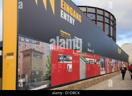 Eingang zur Ausstellung Asisi Panorama auf eine Stadt, geteilt durch die Wand des Künstlers Yadegar Asisi in Berlin, Deutschland Stockfoto