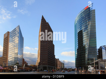 Moderne Gebäude und Gebäude im ehemaligen ostdeutschen Tod DB Streifen am Potsdamer Platz, Berlin, Deutschland Stockfoto