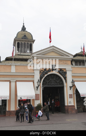 Der Eingang zum Mercado Central, Santiago, Chile, Südamerika Stockfoto