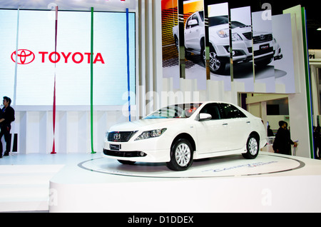 NONTHABURI - NOVEMBER 28: Toyota Camry Hybrid Auto auf dem Display an der 29. Thailand International Motor Expo Stockfoto