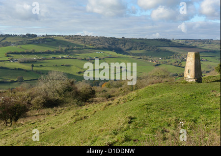 Trigonometrischen Punkt auf wenig Solsbury und Woolley Tal in der Nähe von Bad Somerset England UK Stockfoto