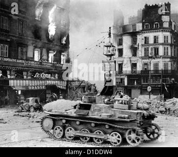 Im Juni 1940 besetzten deutsche Truppen Rouen in Nordfrankreich. [Achtung: Bild wurde retuschiert.] Fotoarchiv für Zeitgeschichte Stockfoto