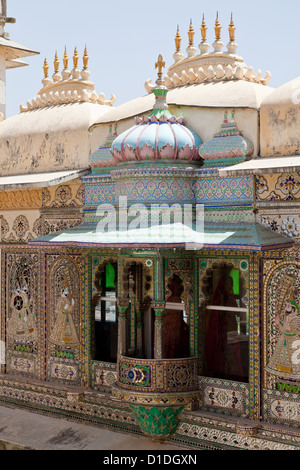 Architektonisches Detail eines Fensters im Stadtschloss, Udaipur Stockfoto