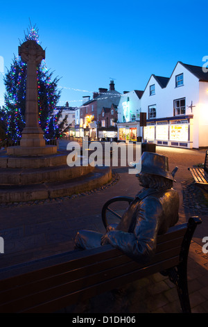 Blinde Jack Statue und Marktplatz an Weihnachten Knaresborough North Yorkshire England Stockfoto