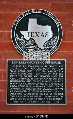 Schild am San Saba County Courthouse in San Saba, Hill Country Region, Texas, USA Stockfoto