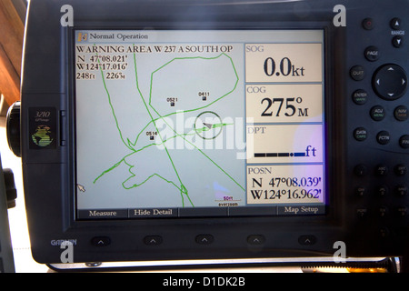 GPS-Empfänger auf einem Fischerboot im Pazifik vor der Küste von Westport, Washington, USA. Stockfoto