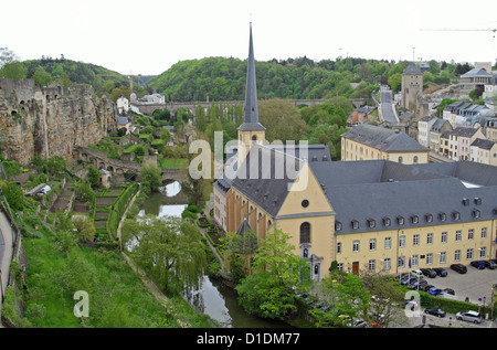 Blick auf die zum UNESCO-Weltkulturerbe gehörende Altstadt von Luxemburg, von den Casemates du Bock Stockfoto